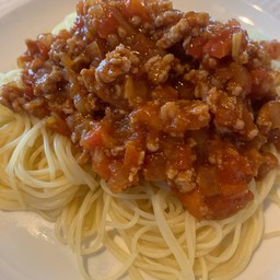 สปาเก็ตตี้ซอสมะเขือเทศหมูสับ
