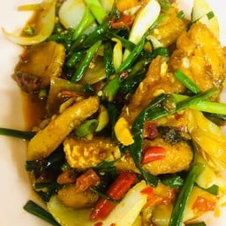 ปลาผัดน้ำพริกเผา