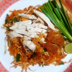 ผัดไทยไก่ผสม