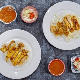 Mama's plate ข้าวแกงกะหรี่สะเต๊ะ