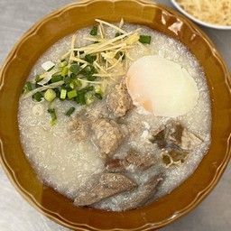 โจ๊กหมูใส่ทุกอย่าง+ไข่