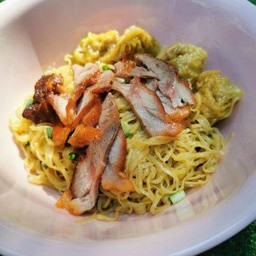 ตั๊กกี่ บะหมี่เกี๊ยว เส้นบะหมี่ทำเอง