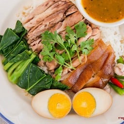 ขาหมู ก๋วยจั๊บรสซิ่ง ตลาด ST เพิ่มสิน