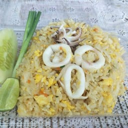 ข้าวผัดปลาหมึก