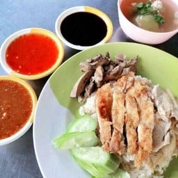 ข้าวมันไก่ 62 ป๋าโอ๊ด ตลาดคู่สร้าง
