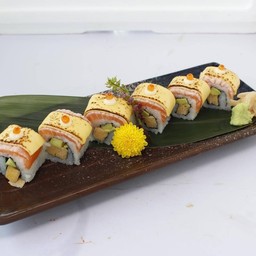 แซลมอนชีสโรล