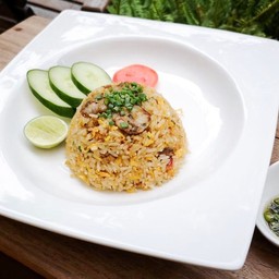 Thai spicy sausage fried rice ข้าวผัดไส้อั่ว