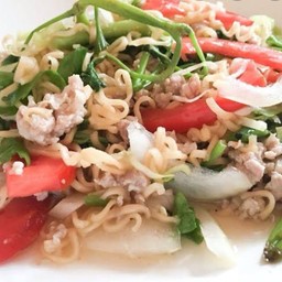 ยำมาม่าหมูสับ