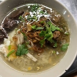 ก๋วยจั๊บญวนป้าจี้อมรพันธ์