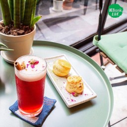 AFTERNOON TEA SET - 2 scones with hot or Iced tea เซ็ทสโคน 2 ชิ้นกับชาร้อน หรือ ชาเย็น