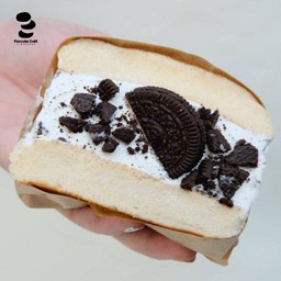 Pancake Sandwich Cookies & Cream