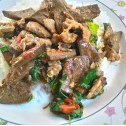 ข้าวผัดกระเพราตับหมู