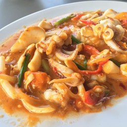 ปลาหมึกผัดไข่เค็ม