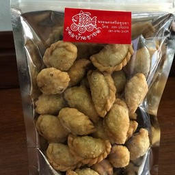 ขนมปั้นขลิบใส่ปลาหรือไก่