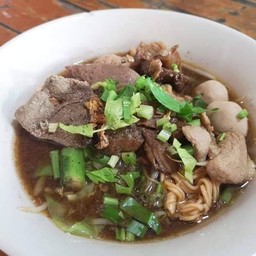 ก๊วยเตี๋ยวหมูตุ๋นลุงกร