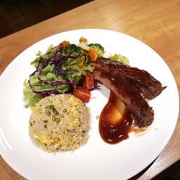 Fried rice with egg and pork spare-ribs ข้าวผัดซี่โครงหมู