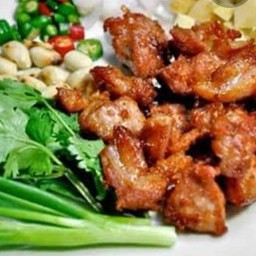 แหนมซี่โครงหมูทอด