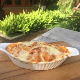 Magaroni bolognese cheese