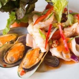 ยำแซ่บมาดาม