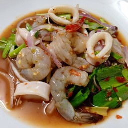ยำปลาหมึก+กุ้งสด+ไส้กรอก