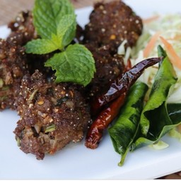 ลาบเนื้อทอด