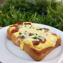 Omelette bacon cheese toast