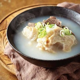 ซุปกระดูกเข่าวัวตุ๋น(โดกานีทัง)