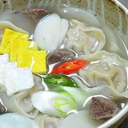 ซุปโมจิต๊อกและเกี๊ยวซ่า(ตอก มาน ดู)