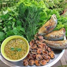 ม่อนร้านสะดวกยำเมี่ยง