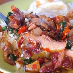 ข้าวผัดกระเพราคอหมูย่าง