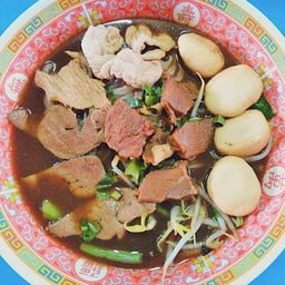 กบ ก๋วยเตี๋ยวหมูน้ำตกรสเด็ด