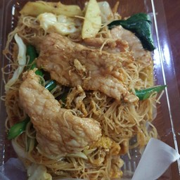 เส้นหมี่ผัดชี่อิ้วหมู.มีเส้นใหญ่ด้วยคะให้เลือก