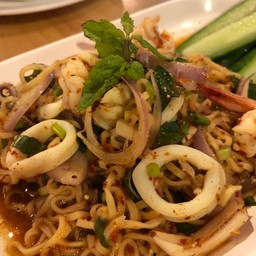 ลาบมาม่าทะเล