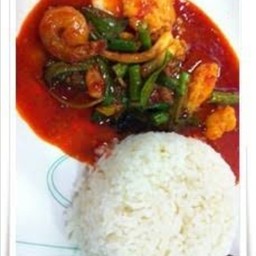 ข้าวผัดพริกแกงกุ้ง