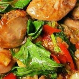 ข้าวผัดพริกแกงเครื่องในไก่