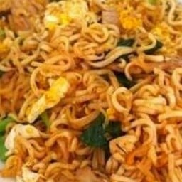 มาม่าผัดไข่( ลูกค้าต้องระบุเนื้อสัตว์มาค่ะ)