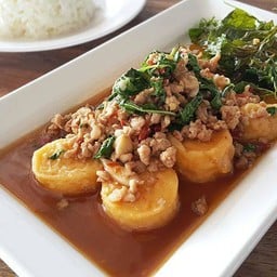 กะเพราเต้าหู้หมูสับ