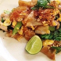 ผัดซีอิ๋วไก่