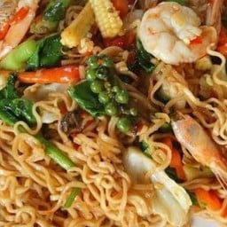 มาม่าผัดขี้เมา( ลูกค้าต้องระบุเนื้อสัตว์มาค่ะ)