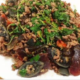 ไข่เยี่ยวม้ากระเพรากรอบ