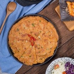 Kimchi& squid pancake