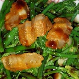 ผัดยอดมะระหมูกรอบ