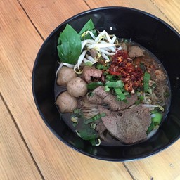 ก๋วยเตี๋ยวน้ำตกหมู