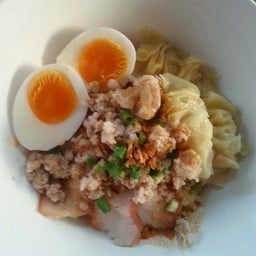 ร้านเจ้เจี้ยบชายสี่บะหมี่เกี้ยว