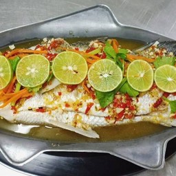 ปลานึ่งมะนาว(ทั้งตัว)  Steam snapper fish with lime sauce