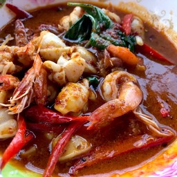 กุ้ง+ปลาหมึกผัดพริกแกง