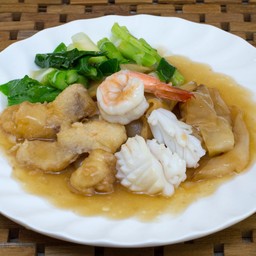 ก๋วยเตี๋ยวราดหน้าทะเล