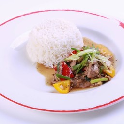 เนื้อผัดพริกไทยราดข้าว