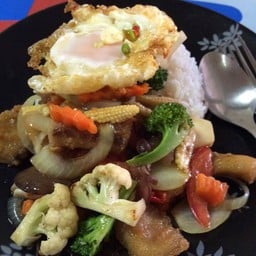 ข้าวราดผัดผักรวมมิตร