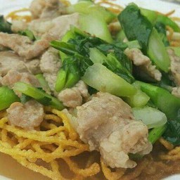 หมี่กรอบราดหน้า-หมูหมัก